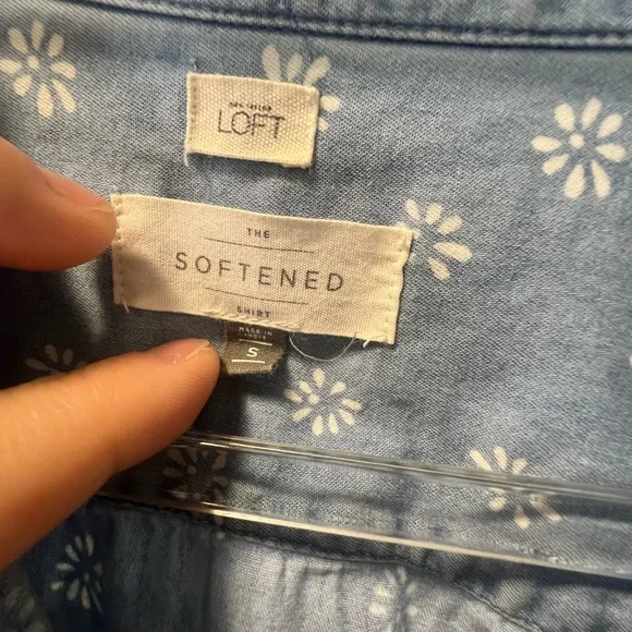 EUC Loft button up softened denim floral - size small - Picture 3 of 4